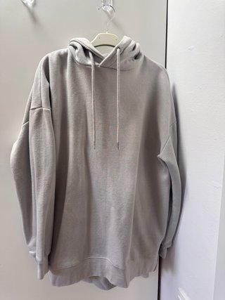 Sudadera con capucha gris