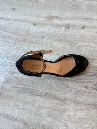 Divinas sandalias de ante negras. Mimao. Talla 41