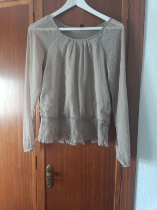 Blusa beige manga larga