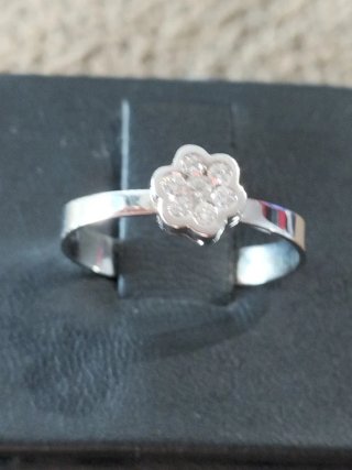 Anillo de oro blanco con brillantes