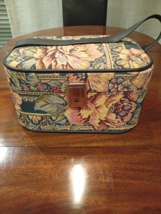 Maletín de Arreglo Tapizado Floral