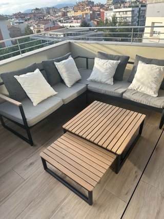 Sofá y mesas de exterior
