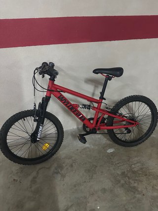 Bicicleta infantil roja