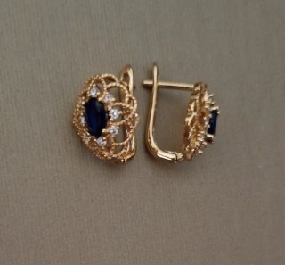 Orecchini vintage in oro 14k  e zaffiro blu notte