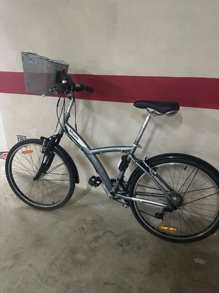 Bicicleta Btwin Gris con Cesta