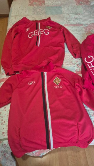 3 sudaderas GEiEG I pantalón llarg GEIEG