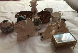 Figure di clown e vasi vintage