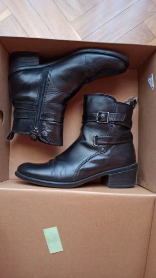 Botines de cuero negros