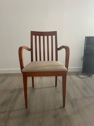 Silla de Madera con Asiento Tapizado