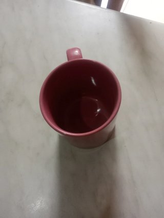 Tazza rosa con naso tridimensionale
