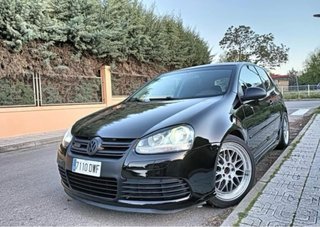 Volkswagen Golf GTI / R32