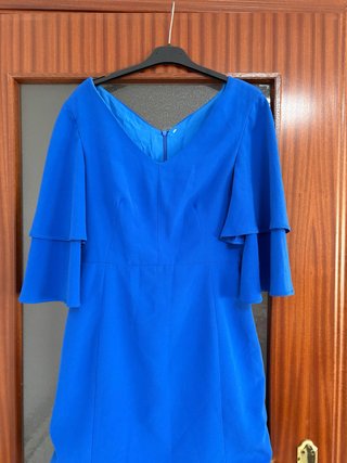 Vestido Azul con Mangas Volantes