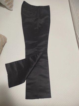 Pantalón negro satinado