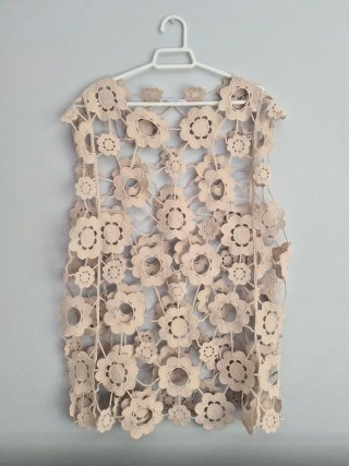 Top calado de flores bordadas Zara