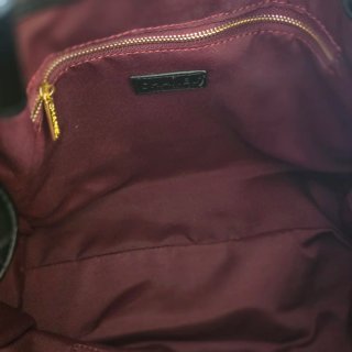 Borsa Chanel nera con catena dorata
