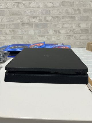 PS4 (PlayStation 4) 1TB + 2 Mandos + 3 Juegos