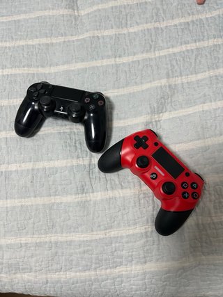 PS4 (PlayStation 4) 1TB + 2 Mandos + 3 Juegos