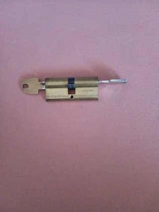 Bombín de cerradura con llaves