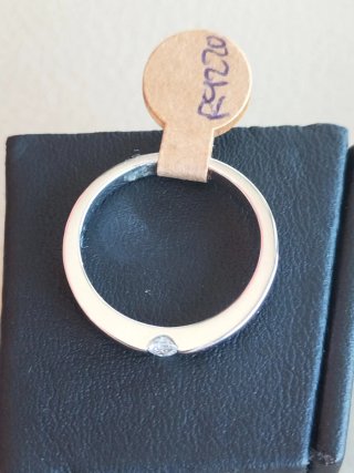 Anillo de Oro Blanco con Brillante nuevo.