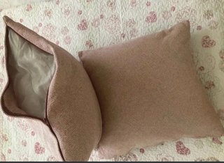 Due cuscini Ikea a quadri mini bianco bordeaux