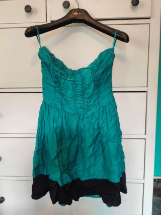 Vestido Stradivarius verde y negro