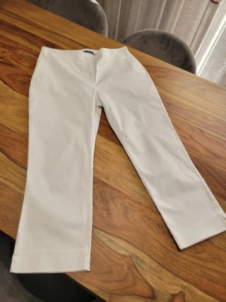 Pantalones capri blancos