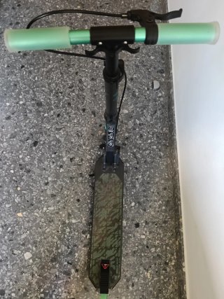 Patinete infantil con freno de mano
