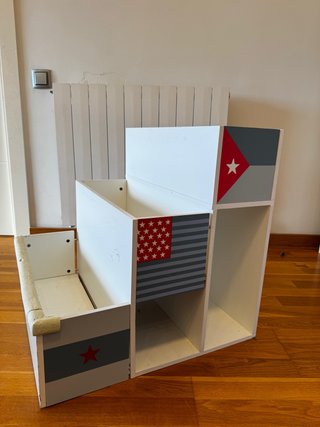 Estanteria libreria en escalera para juguetes
