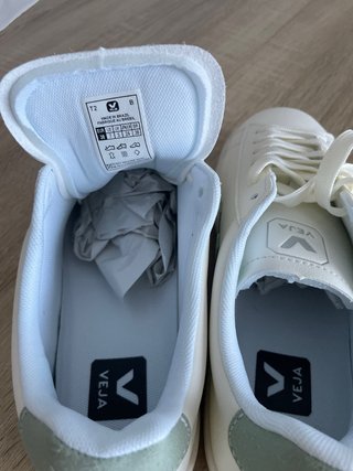 Zapatillas Veja blancas y verdes