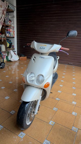 Yamaha Neos Beige Scooter