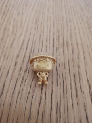 Figura dorada Huevo Kinder