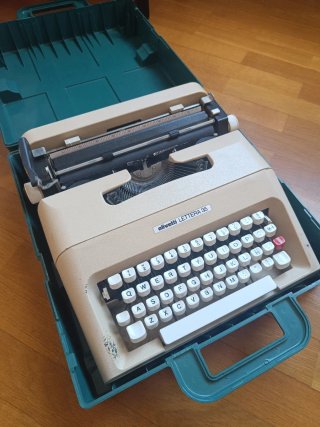Máquina de escribir Olivetti Lettera 35
