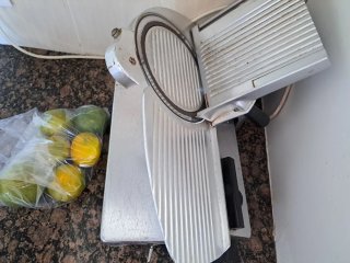 Cortadora de fiambres metálica