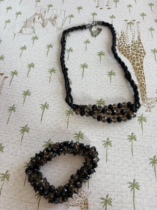Conjunto de collar y pulsera de cuentas