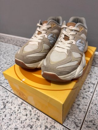 Zapatillas NYC Beige y Marrón