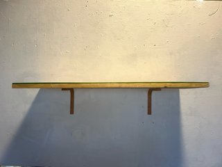 Scaffale in Pino e Skateboard Riciclato