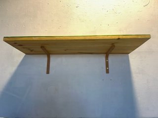 Scaffale in Pino e Skateboard Riciclato