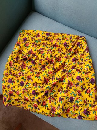 Falda Zara Estampada Flores Amarilla