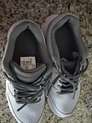 Tenis grises y blancos talla 38