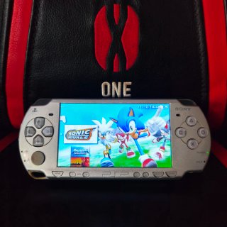 Sony PSP 2000 Argento