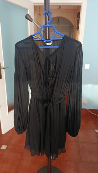 Vestido negro de gasa Zara