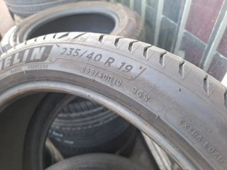 235 40 R19 96W Michelin - 1 neumático +70%