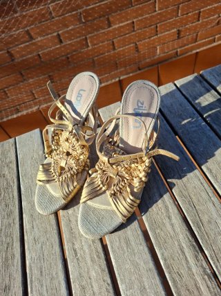 Sandalias de fiesta doradas piel
