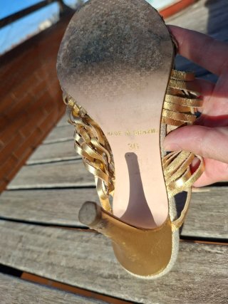 Sandalias de fiesta doradas piel