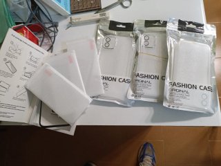 3 custodie e 3 proteggi schermo per iPhone 11