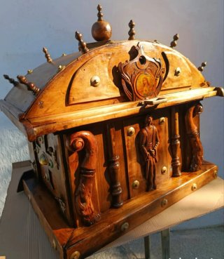 Cofre de madera artesanal