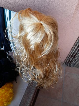 Pelucas y accesorios de disfraz