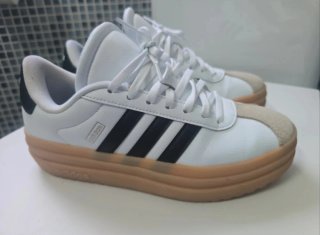 Zapatillas Adidas Blancas y Beige