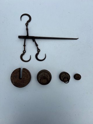 Báscula Romana Antigua con Pesas