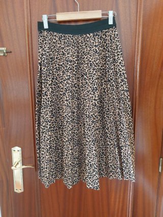 Falda plisada con estampado de leopardo